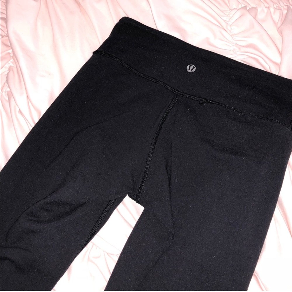 BLACK LEGGINGS FROM LULULEMON